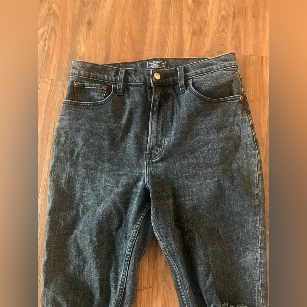 Abercrombie and Fitch Distressed Ultra High Rise Mom Jeans 29 (8R) - Picture 3 of 5